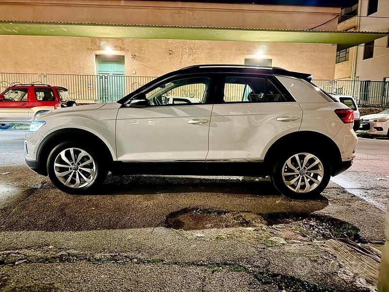 Bianco Usata 2023 VW T-Roc Style SUV | 21.000 € (Buon prezzo) - Immagine 1/4