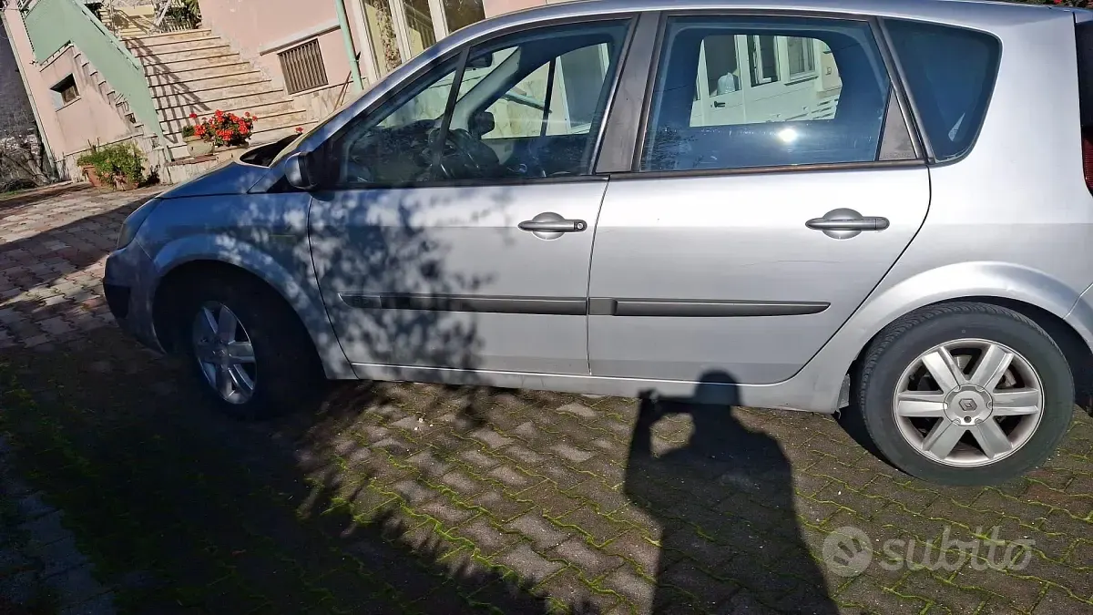 Usata Renault Scénic Exception 106 CV (77 kW) 2005 Monovolume