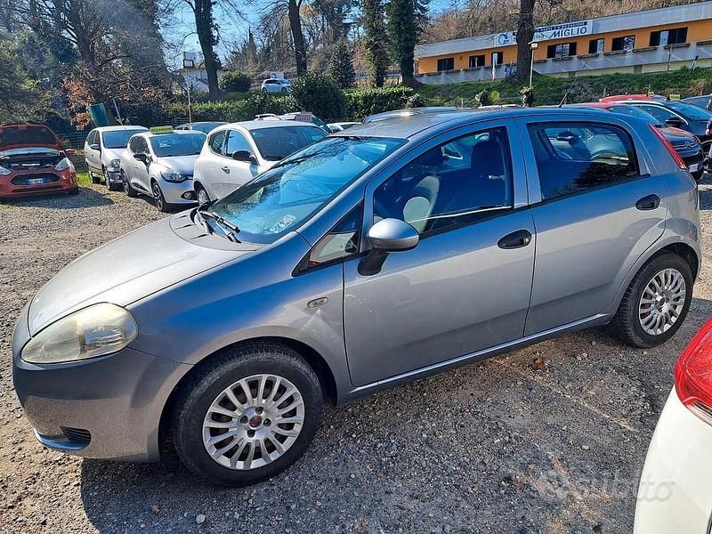 Usata Fiat Grande Punto 65 CV (47 kW) 2010 Grigio Utilitaria