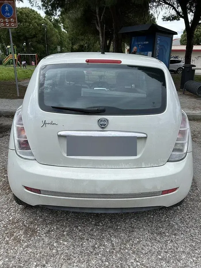 Usata Lancia Ypsilon 75 CV (55 kW) 2011 Bianco Utilitaria