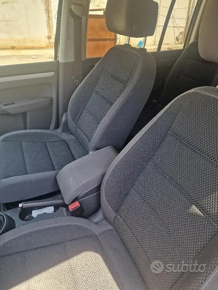 Usata VW Touran 105 CV (77 kW) 2014 Nero Monovolume