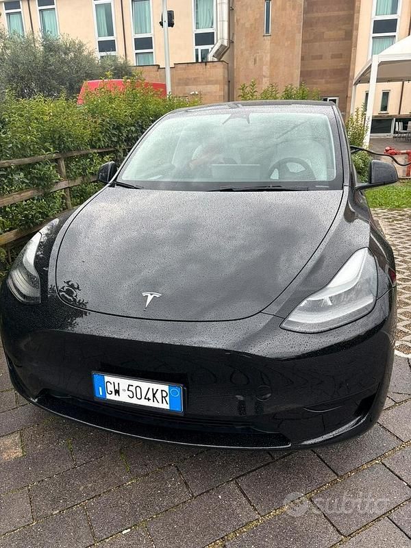 Usata Tesla Model Y 119 kW (163 CV) 2024 Nero SUV