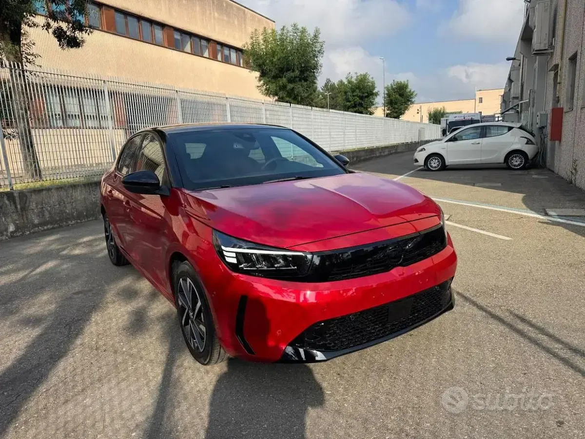 Usata Opel Corsa 101 CV (74 kW) 2024 Rosso metallizzato Utilitaria