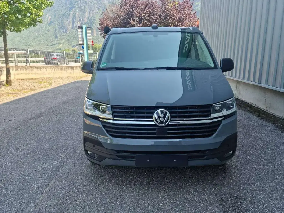 Usata VW California Edition 150 CV (110 kW) 2022 Puregrey Furgone