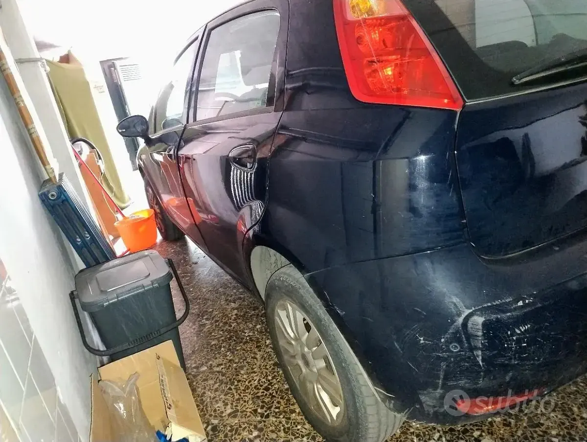 Usata Fiat Grande Punto 77 CV (56 kW) 2016 Bluazzurro Utilitaria