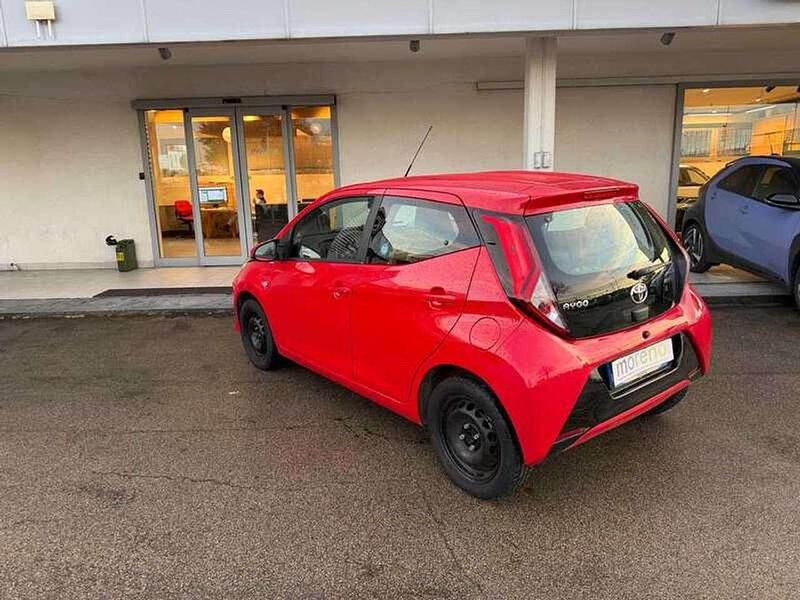 Usata Toyota Aygo X-play 72 CV (52 kW) 2021 Rosso Utilitaria