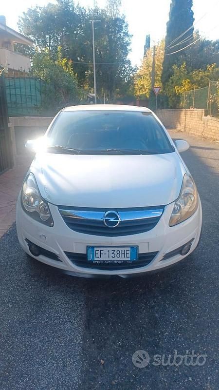 Bianco Usata 2010 Opel Corsa Edition Tre volumi | 2850 € (Buon prezzo) - Immagine 1/4