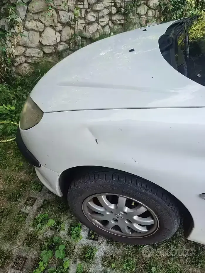 Usata Peugeot 206 68 CV (50 kW) 2002 Bianco