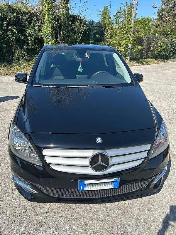 Gebraucht Mercedes B200 156 PS (114 kW) 2014 Schwarz Van / Kleinbus