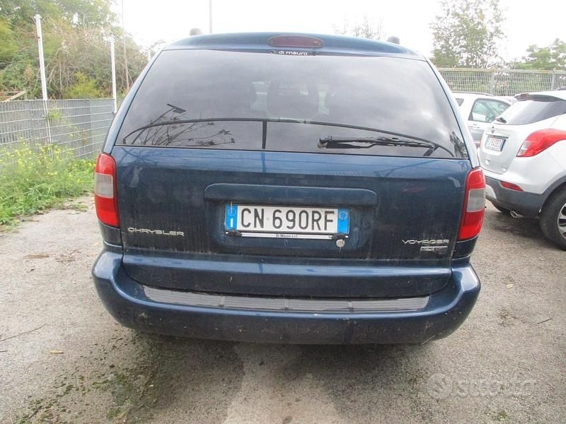 Usata Chrysler Voyager 143 CV (105 kW) 2004 Blu Monovolume