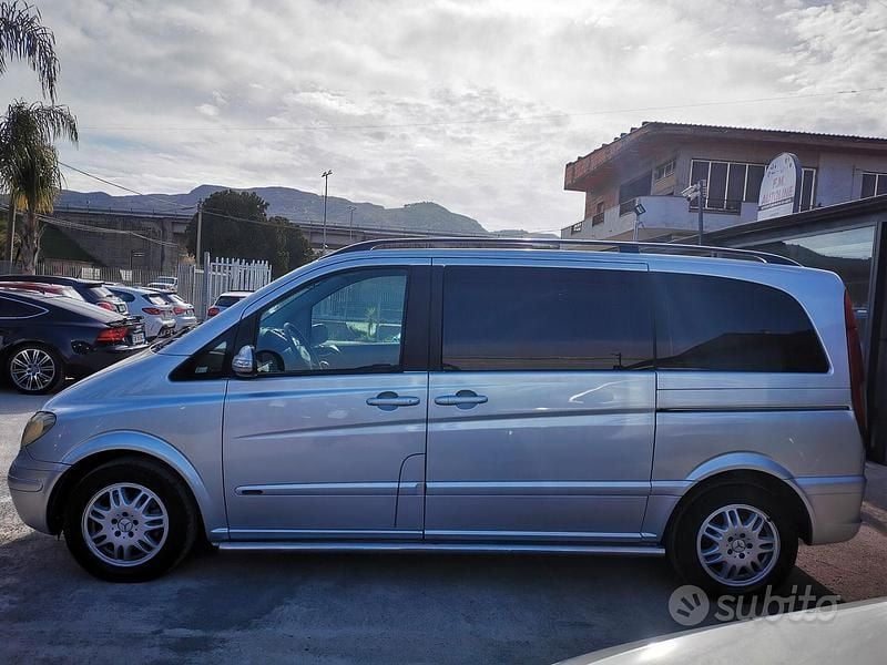 Usata Mercedes Viano 150 CV (110 kW) 2005 Argento Monovolume