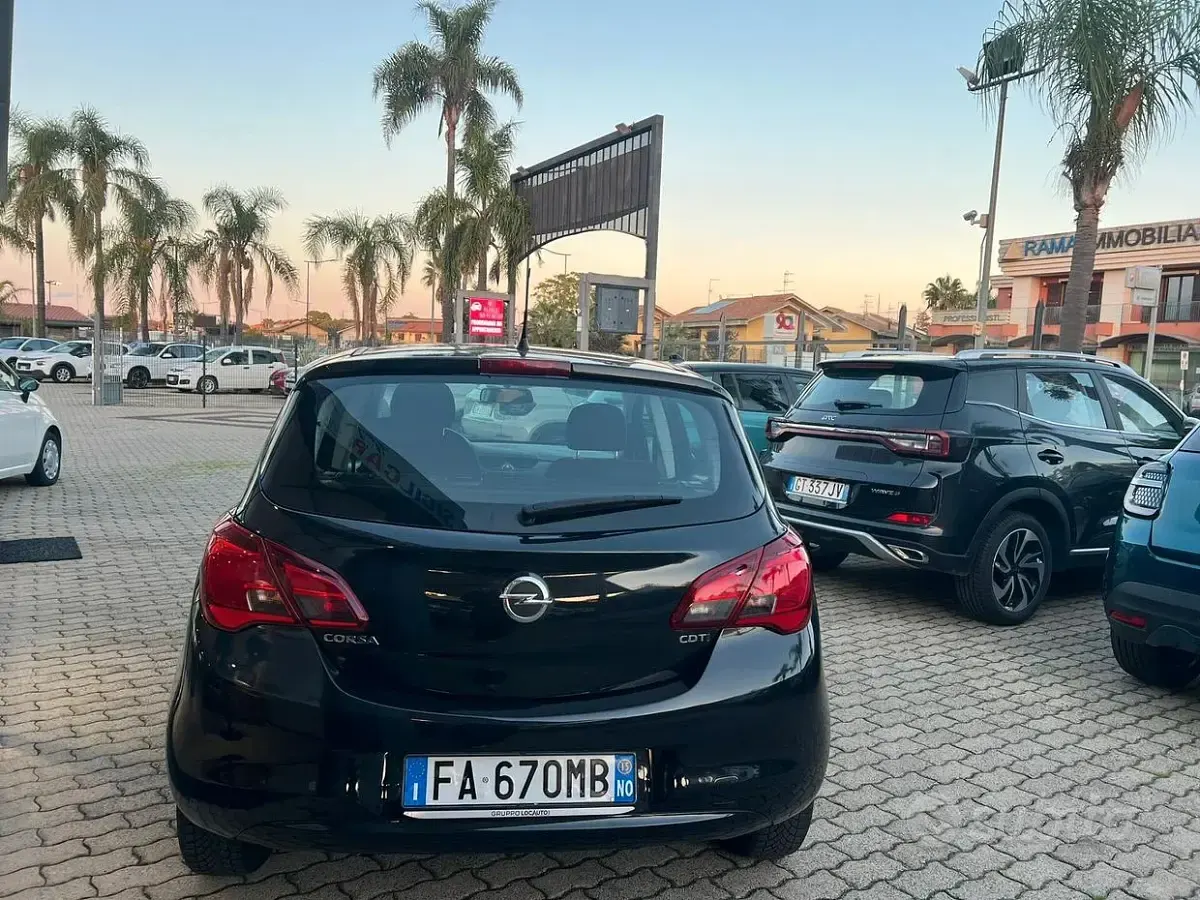 Usata Opel Corsa Cosmo 75 CV (55 kW) 2015 Nero Utilitaria