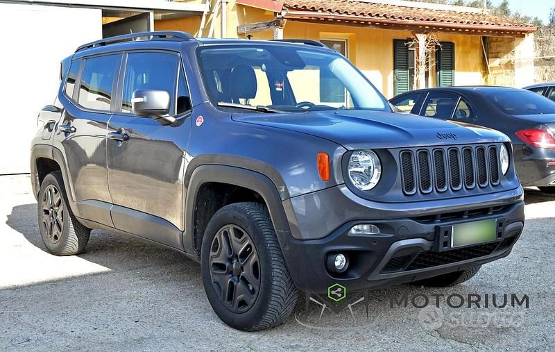 Usata Jeep Renegade Trailhawk 170 CV (125 kW) 2017 Grigio SUV