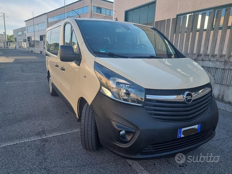 Usata Opel Vivaro 2016 Giallo Monovolume