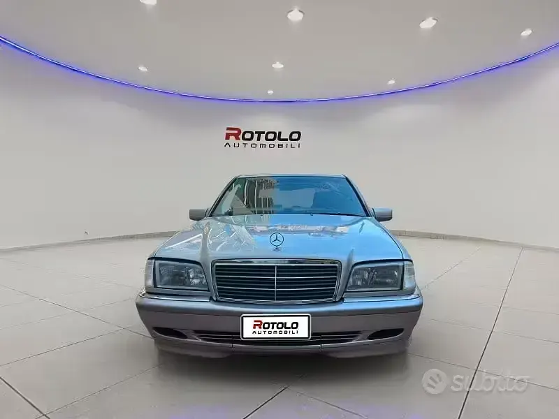 Usata Mercedes C200 192 CV (141 kW) 1997 Grigio Berlina