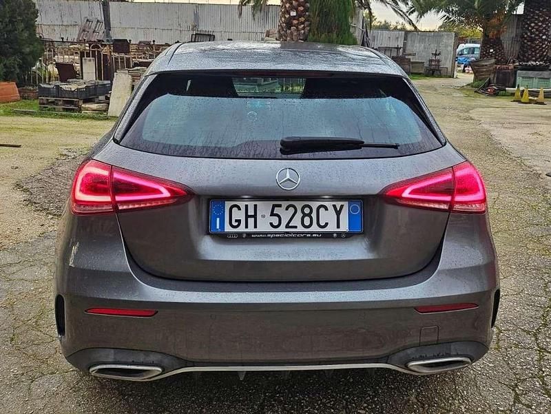 Usata Mercedes A180 Premium 116 CV (85 kW) 2019 Grigio Berlina