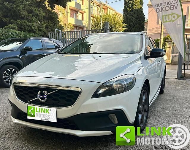 Bianco Usata 2014 Volvo V40 CC Summum Station wagon | 7500 € (Buon prezzo) - Immagine 1/4