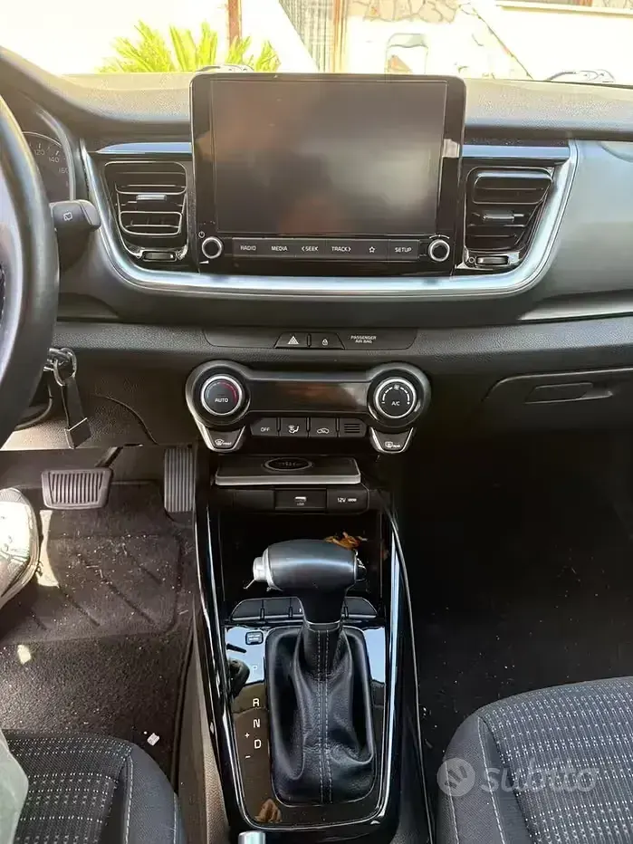 Usata Kia Stonic 100 CV (73 kW) 2022 Bianco SUV