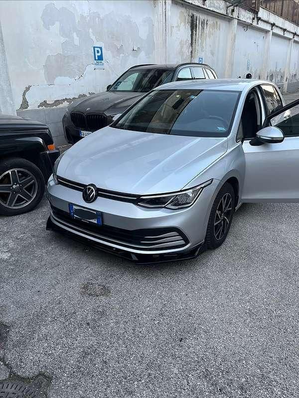 Usata VW Golf VIII Life 110 CV (80 kW) 2020 Argento Berlina