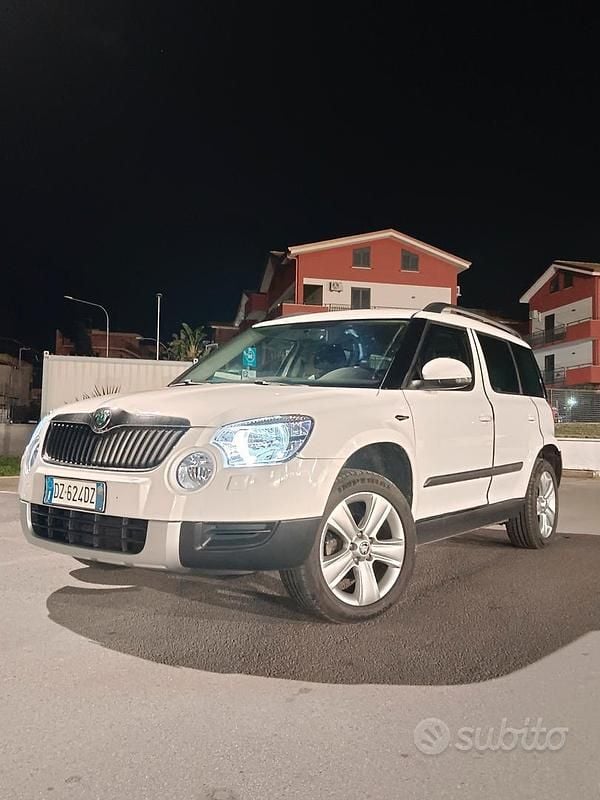 Bianco Usata 2009 Skoda Yeti SUV | 7490 € (Cara) - Immagine 1/4