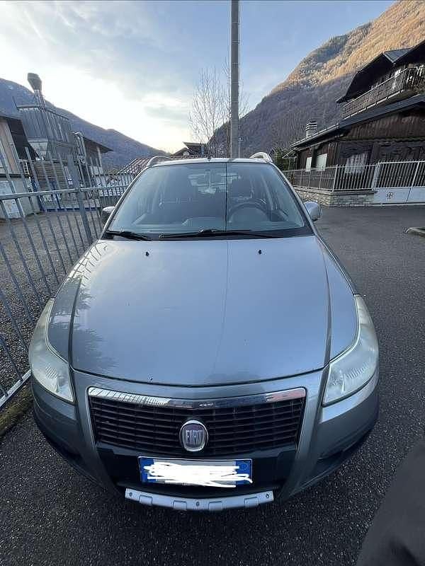 Usata Fiat Sedici Dynamic 107 CV (78 kW) 2009 Grigio SUV