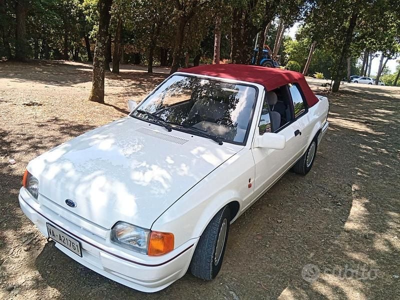 Usata Ford Escort Cabriolet Ghia 75 CV (55 kW) 1988 Bianco Cabrio