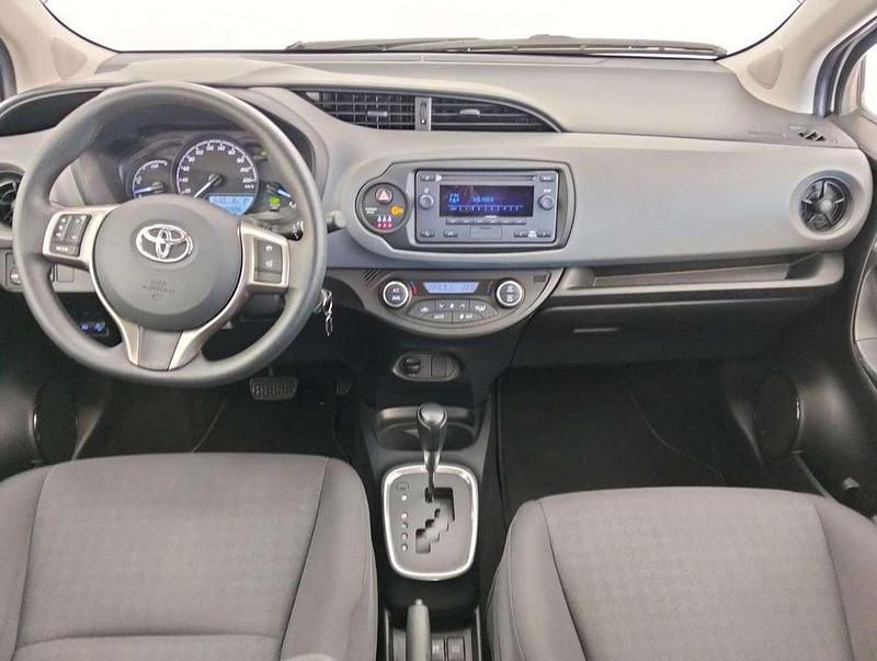 Usata Toyota Yaris Hybrid Active 101 CV (74 kW) 2018 Bianco Utilitaria