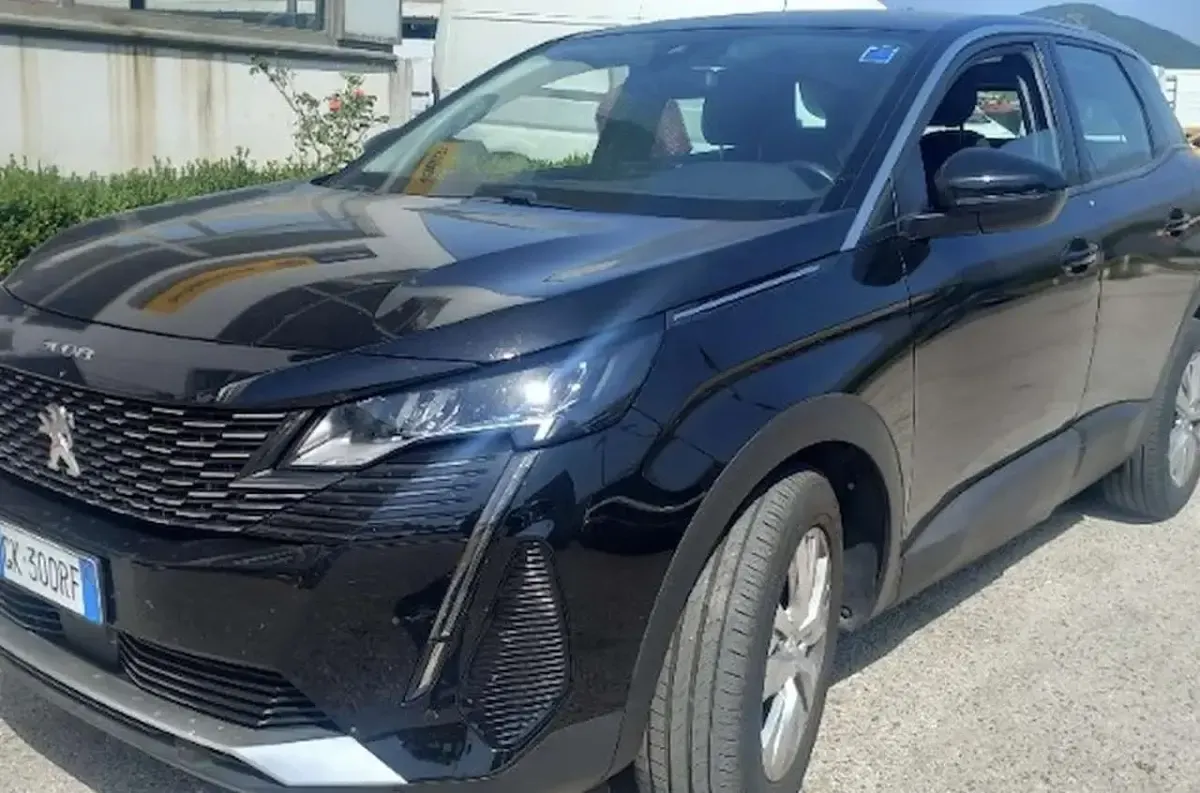 Usata Peugeot 3008 Active 131 CV (96 kW) 2022 Nero SUV