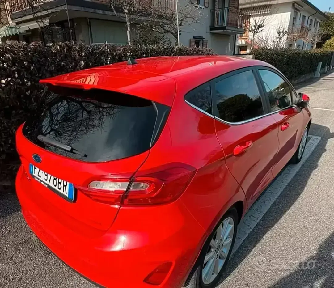 Usata Ford Fiesta 75 CV (55 kW) 2019 Rosso Utilitaria