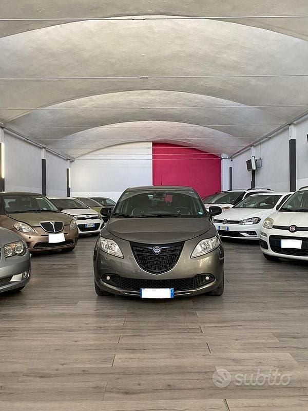 Usata Lancia Ypsilon Platinum 69 CV (50 kW) 2015 Marrone Utilitaria