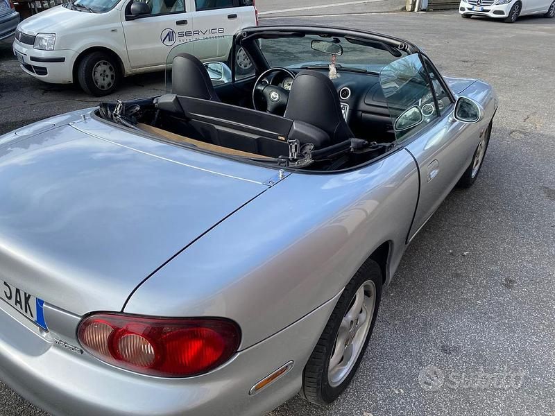 Usata Mazda MX5 110 CV (80 kW) 2004 Grigio Cabrio