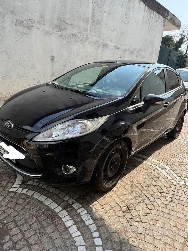 Usata Ford Fiesta Titanium 80 CV (58 kW) 2010 Nero Utilitaria