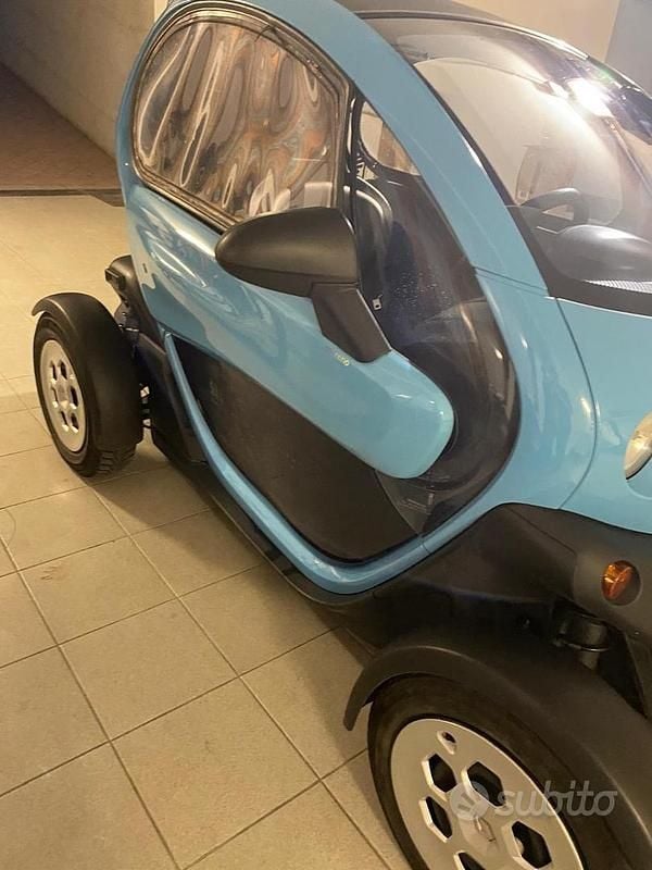 Usata Renault Twizy 12 kW (17 CV) 2021 Blu Utilitaria
