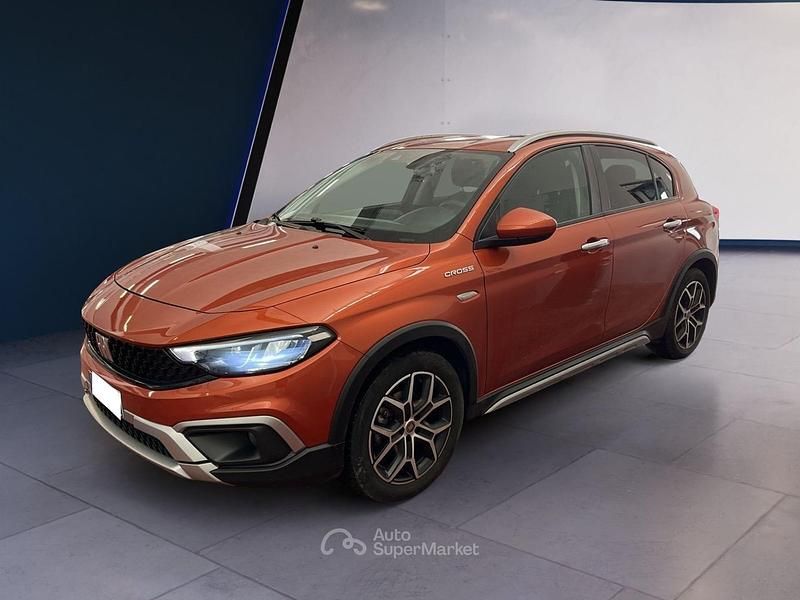 Usata Fiat Tipo Cross 131 CV (96 kW) 2022 Arancione Berlina