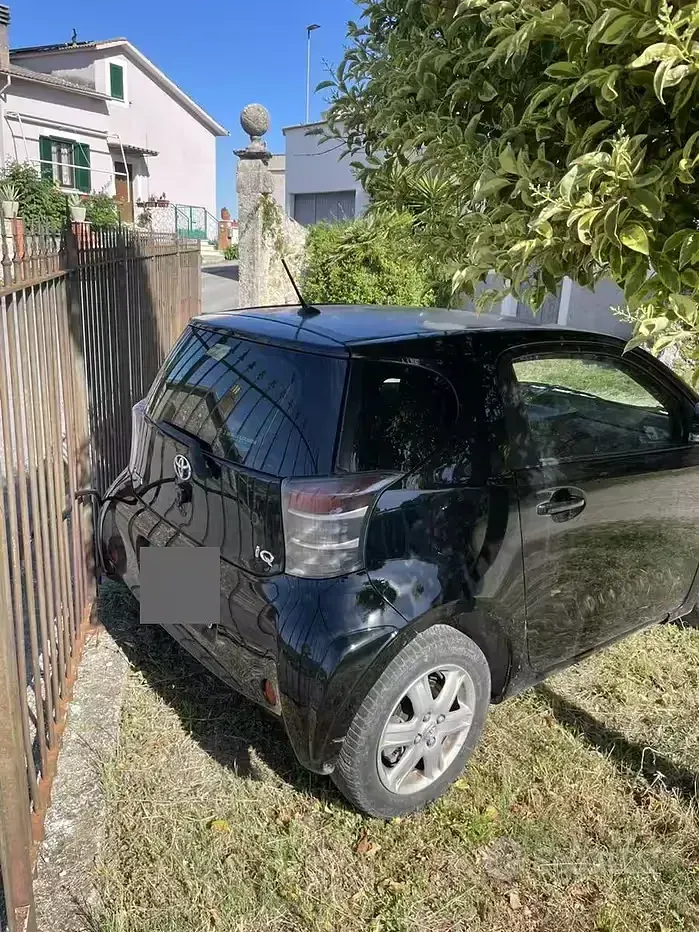 Usata Toyota iQ 68 CV (50 kW) 2010 Nero Utilitaria