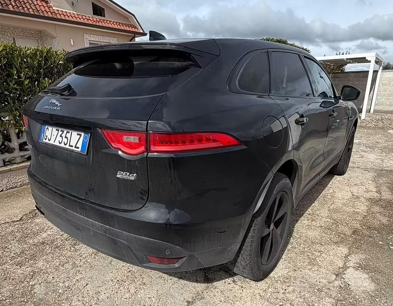 Begagnad Jaguar F-Pace R-Sport 180 HK (132 kW) 2016 Svart SUV