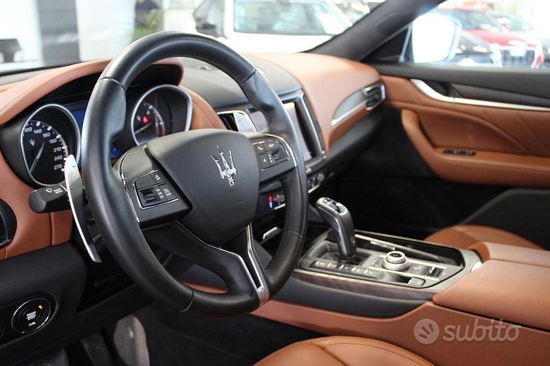 Usata Maserati Levante 275 CV (202 kW) 2020 Grigio SUV