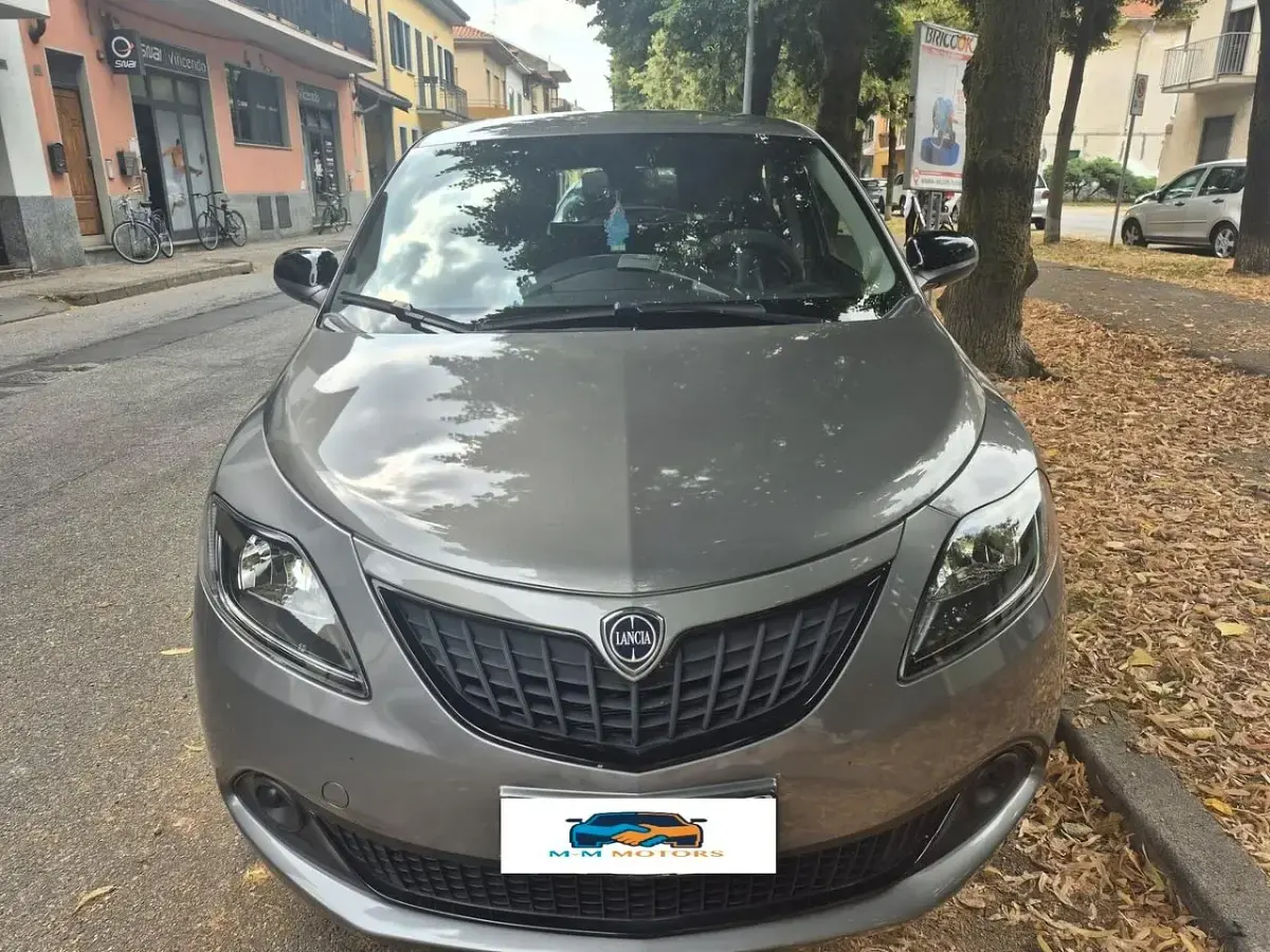 Usata Lancia Ypsilon Silver 69 CV (50 kW) 2022 Grigio Utilitaria
