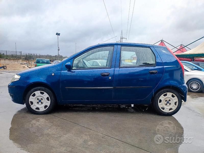 Usata Fiat Punto Dynamic 69 CV (50 kW) 2004 Blu Utilitaria