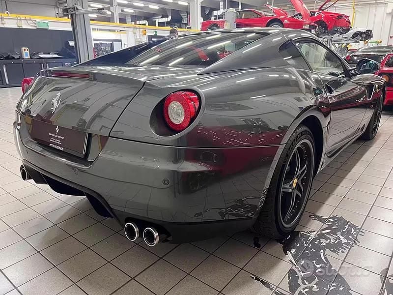 Usata Ferrari 599 620 CV (456 kW) 2010 Grigio scuro Coupé