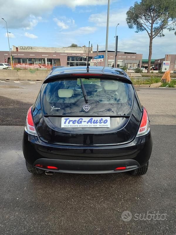 Usata Lancia Ypsilon Gold 69 CV (50 kW) 2013 Nero Utilitaria