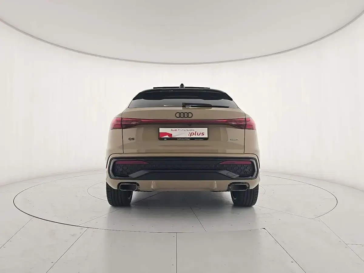 Nuova Audi Q5 S-Line 299 CV (219 kW) 2026 Oro SUV