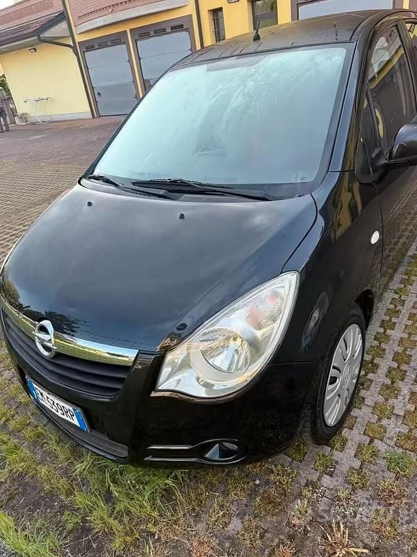 Usata Opel Agila 94 CV (69 kW) 2012 Nero Utilitaria