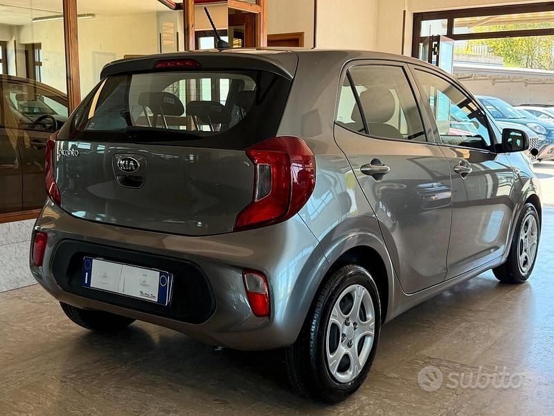 Usata Kia Picanto Active 67 CV (49 kW) 2019 Titanium grey Utilitaria