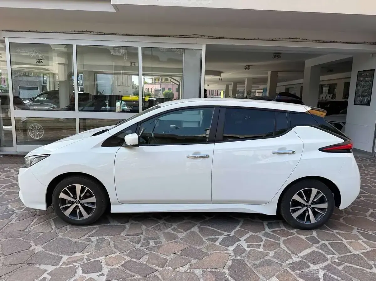 Usata Nissan Leaf Acenta 89 kW (122 CV) 2021 Bianco Utilitaria