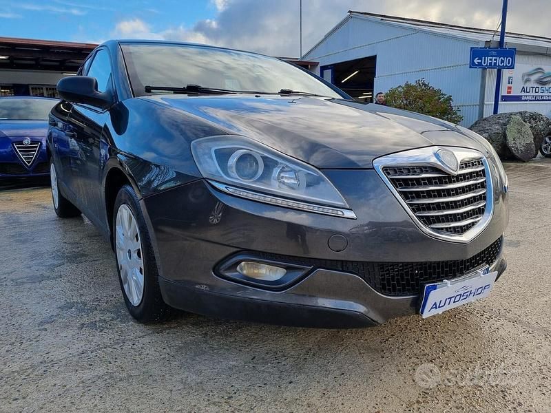 Usata Lancia Delta 105 CV (77 kW) 2012 Grigio Utilitaria