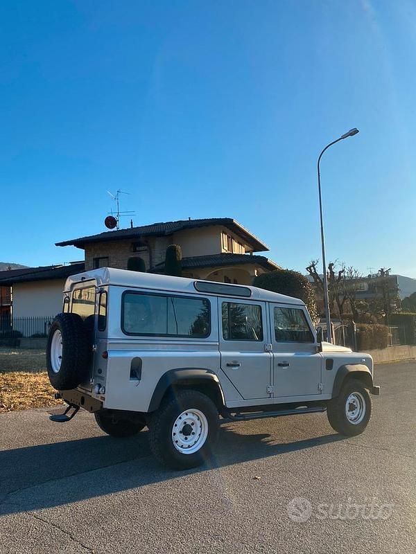 Usata Land Rover Defender 68 CV (50 kW) 2013 Grigio Berlina