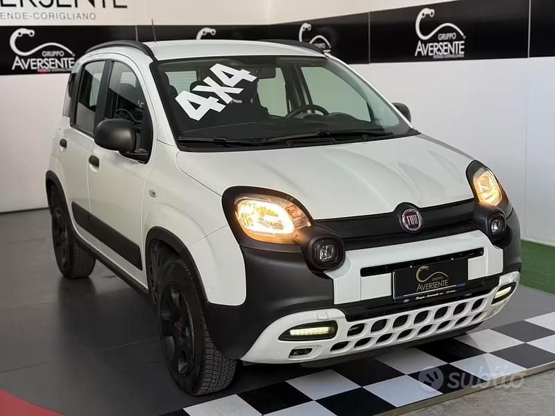 Usata Fiat Panda 4x4 S 85 CV (62 kW) 2021 Bianco Utilitaria