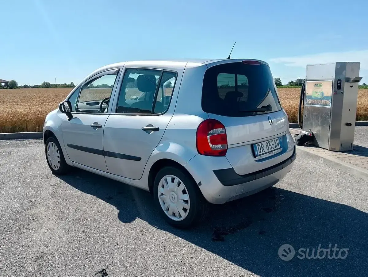 Usata Renault Modus 85 CV (62 kW) 2010 Grigio Monovolume
