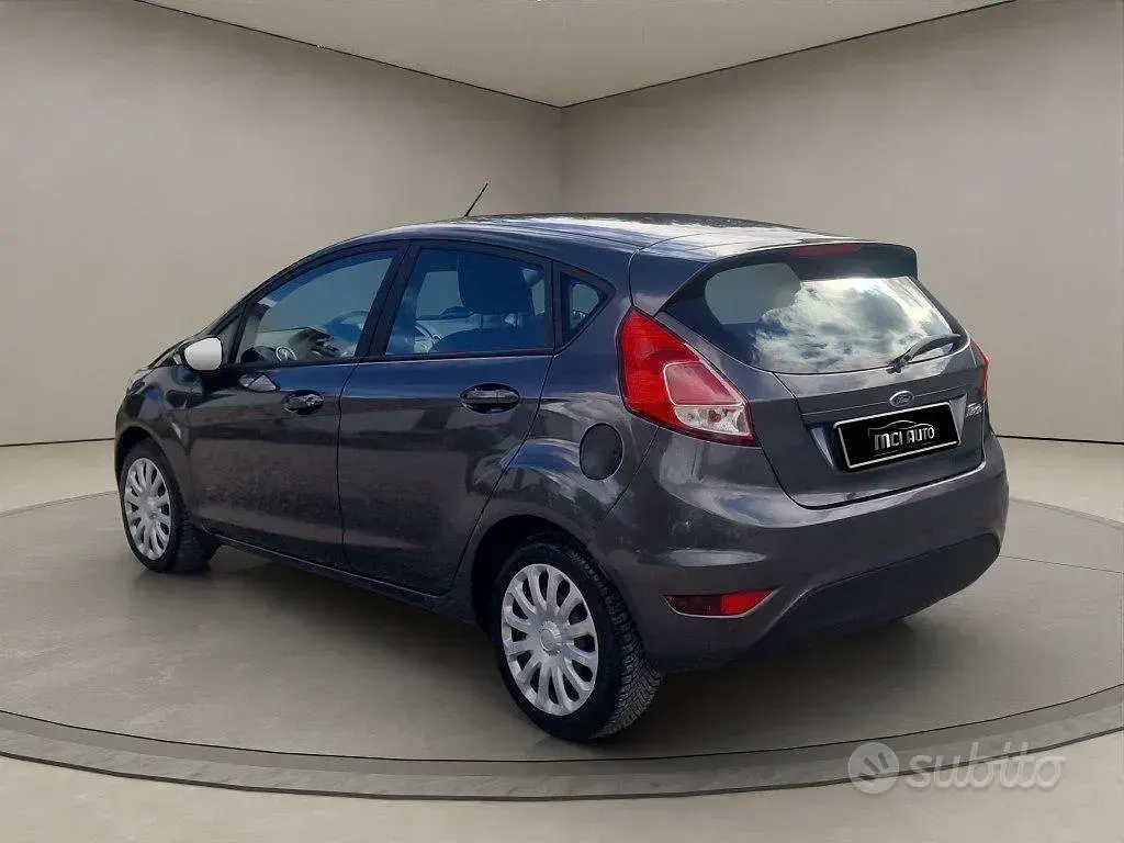 Usata Ford Fiesta Business Edition 75 CV (55 kW) 2015 Grigio Utilitaria